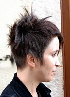 cieniowane fryzury krótkie - uczesanie damskie z włosów krótkich cieniowanych zdjęcie numer 190B